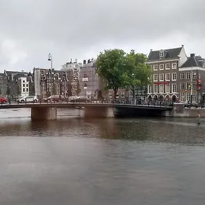 Rembrandt Square Boat Botel