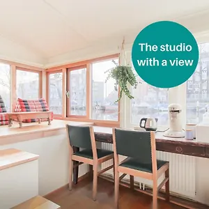 The Houseboat Family - De Jordaan Amsterdam