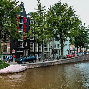 Downtown Canal View Ostello
